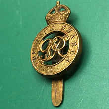 Load image into Gallery viewer, Original WW1 British Army Life Guards Cap Badge George V - The Militaria Shop
