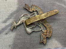 Load image into Gallery viewer, Original WW1 / WW2 British Army Royal Warwickshire Cap Badge - The Militaria Shop