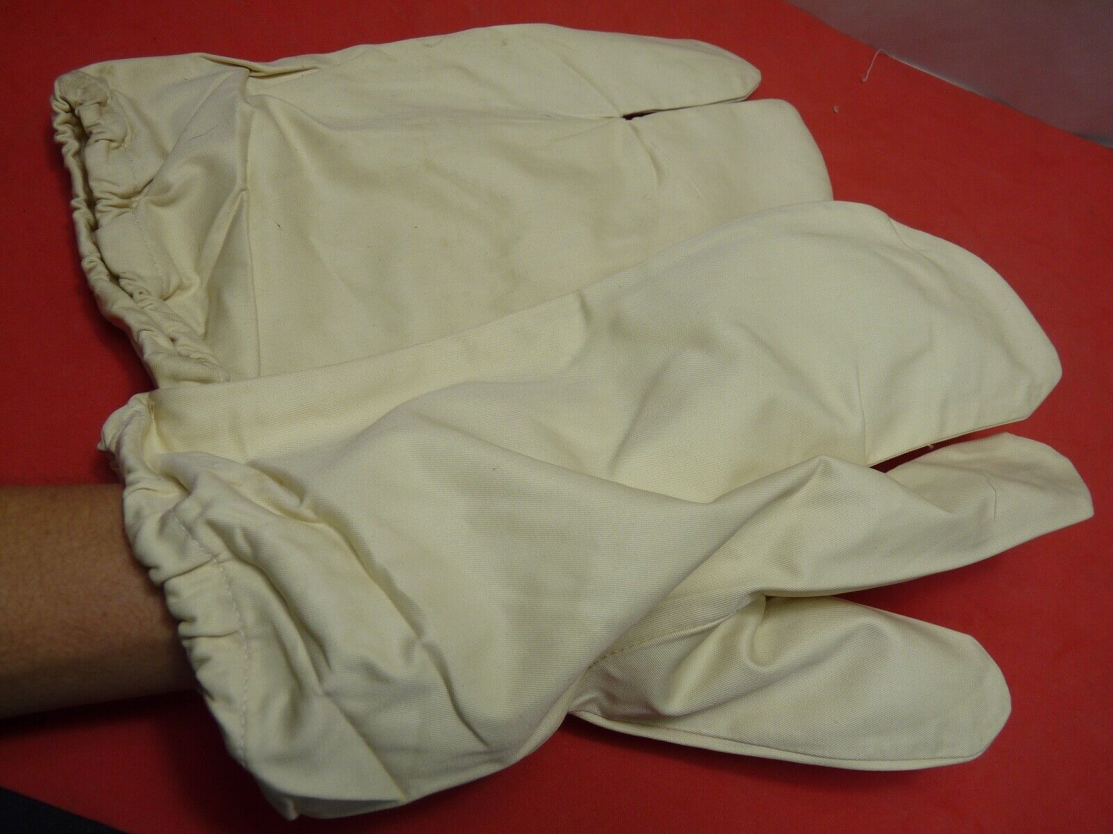 Original WW2 British Army Gunners Winter White Gloves - Dated 1941 - The Militaria Shop