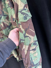 Charger l'image dans la galerie, Original British Army 1968 68 Pattern DPM Combat Jacket Smock - 40" Chest - The Militaria Shop