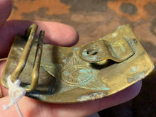 Charger l'image dans la galerie, Genuine WW2 USSR Russian Soldiers Army Brass Belt Buckle - #69 - The Militaria Shop