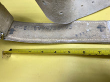 Lade das Bild in den Galerie-Viewer, Original British Army White Buff Leather Guards Belt - The Militaria Shop