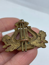 Load image into Gallery viewer, Original WW2 British Army Musicians Kings Crown Brass Cap Badge - The Militaria Shop