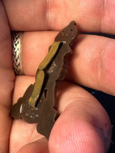 Charger l'image dans la galerie, Original WW2 British Army Economy Bakelite Royal Army Labour Corps Cap Badge - The Militaria Shop