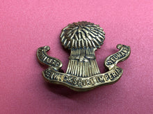 Charger l'image dans la galerie, Original WW2 British Army Lothians and Berwickshire Imperial Yeomanry Cap Badge - The Militaria Shop