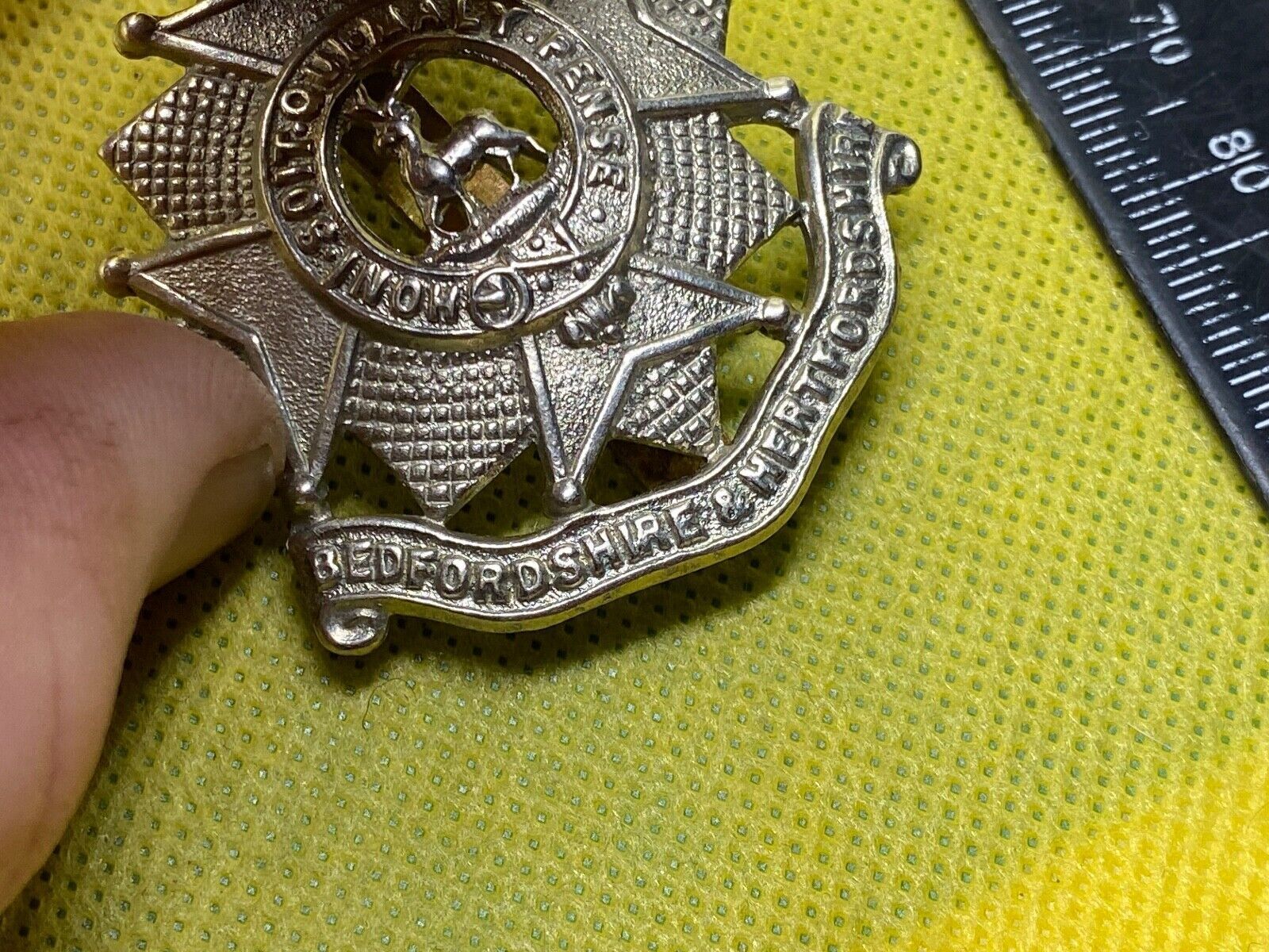 British Army Bedfordshire and Hertfordshire Cap Badge. Maker Marked - The Militaria Shop