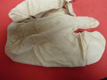 Load image into Gallery viewer, Original WW2 British Army Gunners Winter White Gloves - 1942 - The Militaria Shop
