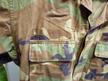 Charger l'image dans la galerie, Genuine US Army Camouflaged BDU Battledress Uniform - 37 to 41 Inch Chest - The Militaria Shop