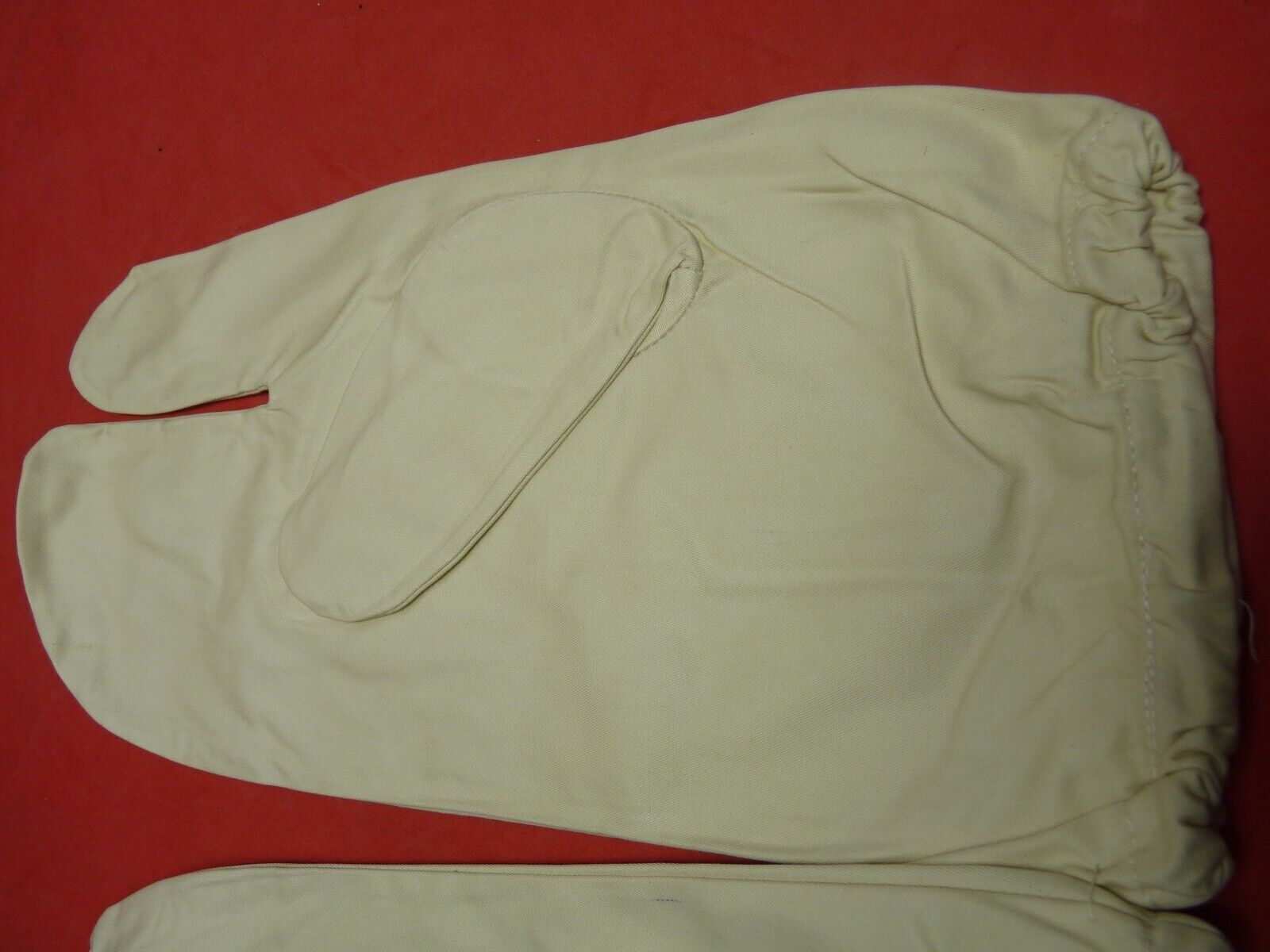 Original WW2 British Army Gunners Winter White Gloves - Dated 1941 - The Militaria Shop