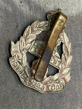 Load image into Gallery viewer, Original WW1 / WW2 British Army East Lancashire Regiment Cap Badge - The Militaria Shop