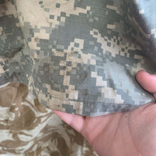 Lade das Bild in den Galerie-Viewer, Geuine US Combat Uniform - Medium Regular - 41" Chest - The Militaria Shop