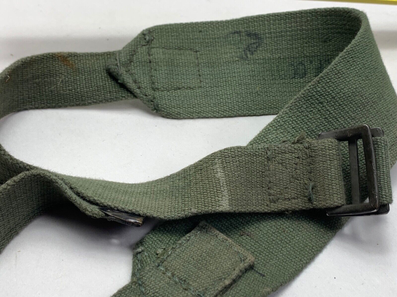 Original WW2 British Army 44 Pattern Shoulder Strap - 1945 Dated - The Militaria Shop