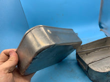 Lade das Bild in den Galerie-Viewer, Original WW2 British Army Soldiers Mess Tin Set - Two Piece - Fold Out Handles - The Militaria Shop