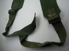 Lade das Bild in den Galerie-Viewer, Original WW2 British Army 44 Pattern Shoulder Cross Straps Set - 1945 Dated - The Militaria Shop