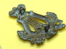 Charger l'image dans la galerie, Original British Army - Victorian Crown Musicians Badge - The Militaria Shop