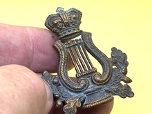 Charger l'image dans la galerie, Original British Army - Victorian Crown Musicians Badge - The Militaria Shop