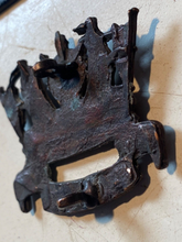 Load image into Gallery viewer, Unusual British Army Theatre Made - Cast WW1 Howe Regiment Cap Badge - The Militaria Shop