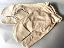 Load image into Gallery viewer, A Matching Pair of WW2 British Army Winter Gunners Gloves - Marked & Dated 1 - The Militaria Shop