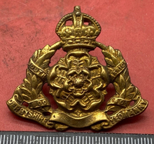 Load image into Gallery viewer, WW1 British Army Rare Sand Cast Derbyshire Yeomanry Cap Badge with Two Rear Lugs - The Militaria Shop