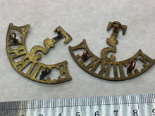 Charger l'image dans la galerie, Matching Pair of Original WW1 5th E. Surrey Territorial Brass Shoulder Titles - The Militaria Shop