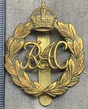 Charger l'image dans la galerie, Original WW2 British Army Royal Armoured Corps Cap Badge - The Militaria Shop