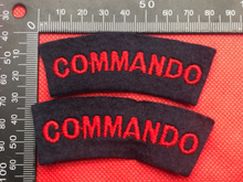 Lade das Bild in den Galerie-Viewer, British Army Commando Shoulder Titles Pair - The Militaria Shop