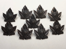Charger l'image dans la galerie, Genuine Canadian Army 19th Lincoln Regiment Cap Badge KC - JR GAUNT Marked - The Militaria Shop