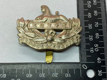Load image into Gallery viewer, Original WW1 / WW2 British Army Gloucestershire Regiment Cap Badge - The Militaria Shop