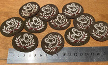 Charger l'image dans la galerie, British Army issue LG Light Gun qualified tradesman's uniform badge. Unissu - The Militaria Shop