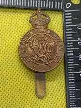 Charger l'image dans la galerie, British Army - 7th Royal Queen's Hussars Cap Badge - The Militaria Shop