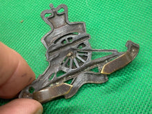 Lade das Bild in den Galerie-Viewer, Original Queen's Crown British Army Officer's Royal Artillery Bronze C - The Militaria Shop