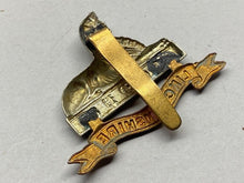 Load image into Gallery viewer, WW1 / WW2 British Army Lincolnshire Regiment White Metal & Brass Cap Badge - The Militaria Shop