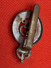 Load image into Gallery viewer, Genuine British Army SECOND LIFE GUARDS GV Cap Badge - The Militaria Shop