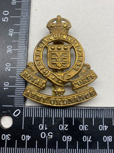 Load image into Gallery viewer, WW1 / WW2 British Army Royal Army Ordnance Corps Kings Crown Brass Cap Badge. - The Militaria Shop