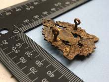 Load image into Gallery viewer, Genuine WW2 Canadian Army Le Régiment de Maisonneuve Cap Badge - The Militaria Shop