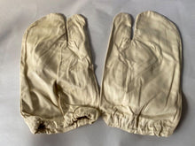 Load image into Gallery viewer, A Matching Pair of WW2 British Army Winter Gunners Gloves - Marked & Dated 1 - The Militaria Shop
