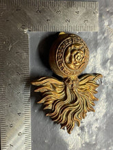 Load image into Gallery viewer, Original WW1 / WW2 British Army London Fusiliers Cap Badge - The Militaria Shop