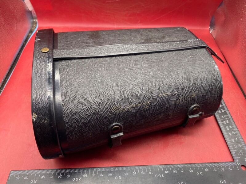 Original 1944 Dated Canadian Army Binoculars in Carrying Case - The Militaria Shop