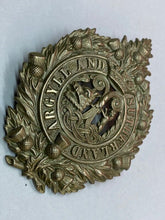 Load image into Gallery viewer, Original WW1 / WW2 British Army Argyl & Sutherland Highlanders Rgmt Cap Badg - The Militaria Shop