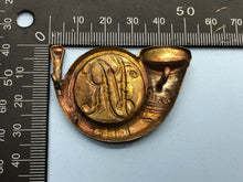 Charger l'image dans la galerie, British Army Victorian Light Infantry Volunteer Reserve Cap Badge - The Militaria Shop