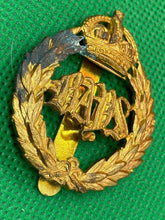 Load image into Gallery viewer, Original WW1 / WW2 British Army - 2nd Dragoon Guards BAYS Regiment Cap Badge - The Militaria Shop