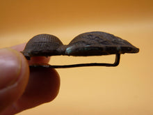 Load image into Gallery viewer, British Army Cap Badge - Royal Artillery - The Militaria Shop