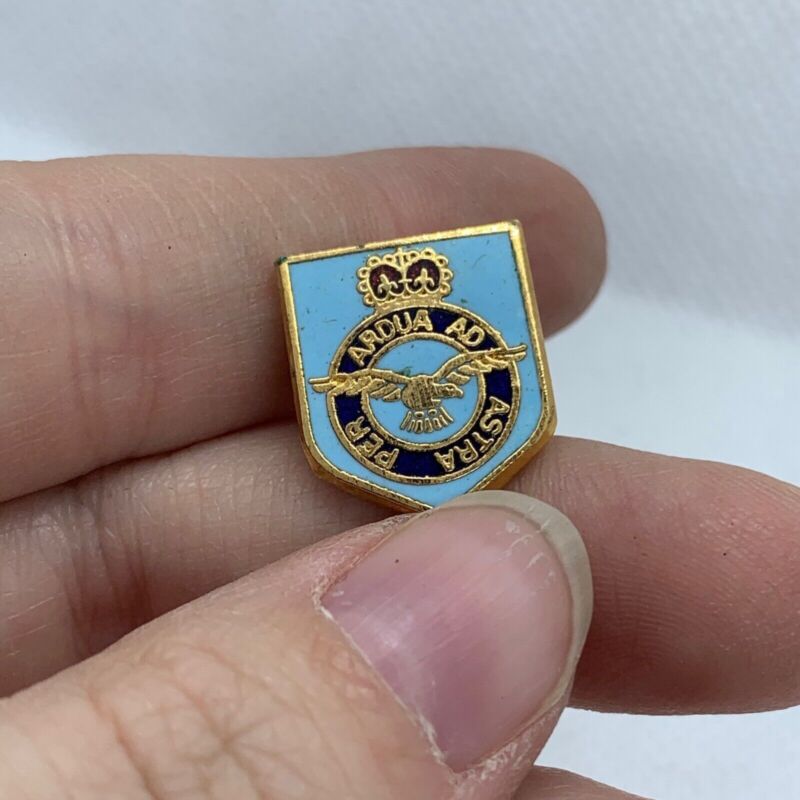 RAF Royal Air Force - NEW British Army Military Cap/Tie/Lapel Pin Badge - The Militaria Shop