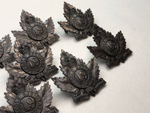 Charger l'image dans la galerie, Genuine Canadian Army 19th Lincoln Regiment Cap Badge KC - JR GAUNT Marked - The Militaria Shop