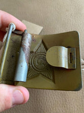 Load image into Gallery viewer, Genuine WW2 USSR Russian Soldiers Army Belt Buckle - Steel Painted Green - #8 - The Militaria Shop