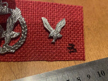 Load image into Gallery viewer, Original Group of British Army - Army Air Corps AAC Cap and Collar Badges - The Militaria Shop