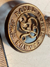 Load image into Gallery viewer, Original British Army WW1 GV Royal Horse Guards Cap Badge - The Militaria Shop