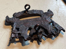 Load image into Gallery viewer, Unusual British Army Theatre Made - Cast WW1 Howe Regiment Cap Badge - The Militaria Shop