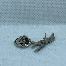 Charger l'image dans la galerie, RAF Aircraft Cessna - NEW British Army Military Cap/Tie/Lapel Pin Badge #91 - The Militaria Shop