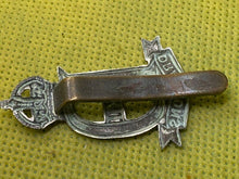 Charger l'image dans la galerie, British Army - 22nd Dragoons Cap Badge - The Militaria Shop